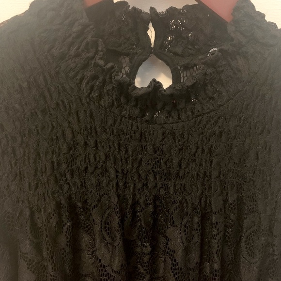 Cable & Guage Lacey black blouse - Picture 5 of 5